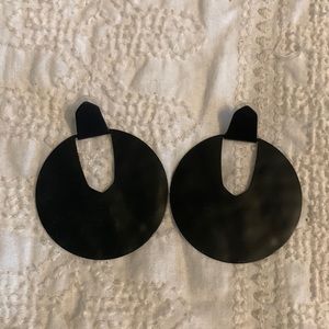 Matte black Kendra Scott earrings